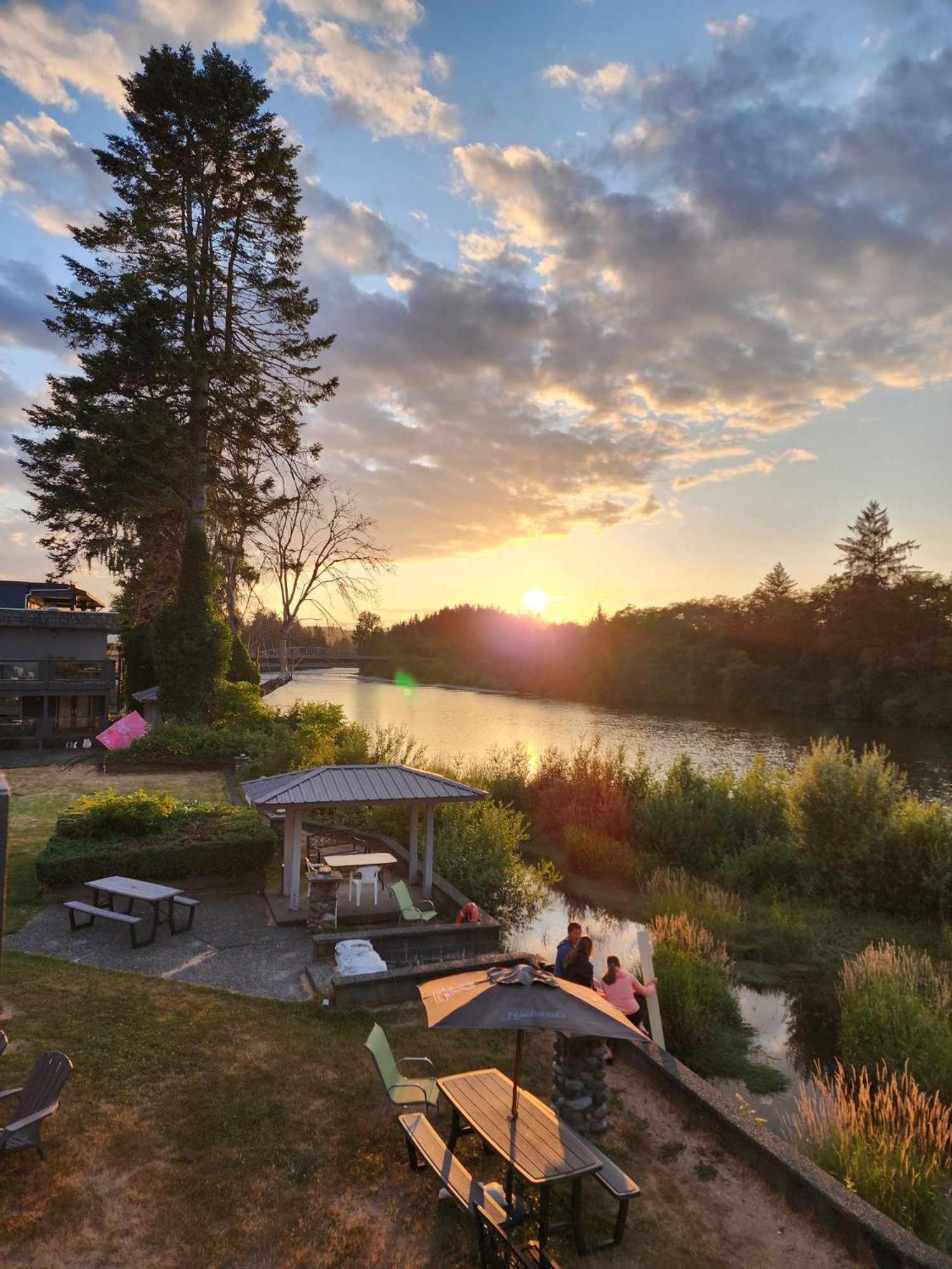 Campbell River Lodge Экстерьер фото