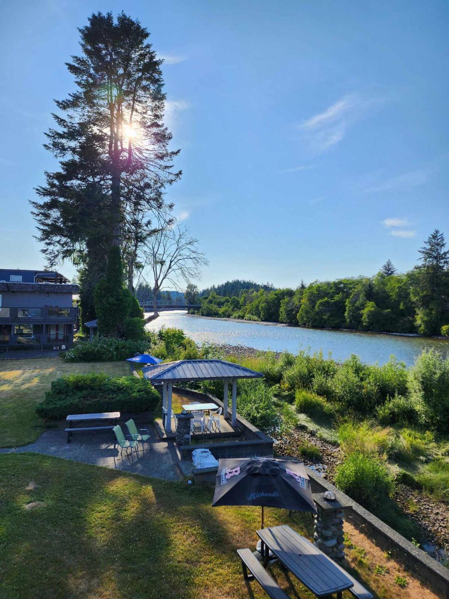 Campbell River Lodge Экстерьер фото