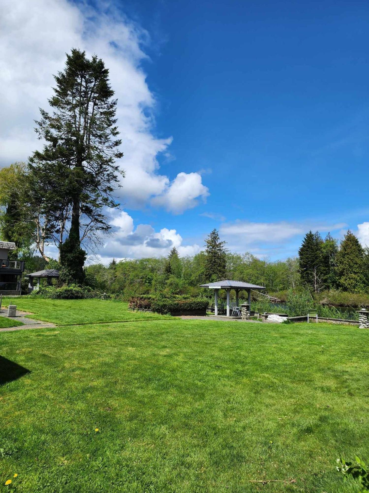 Campbell River Lodge Экстерьер фото