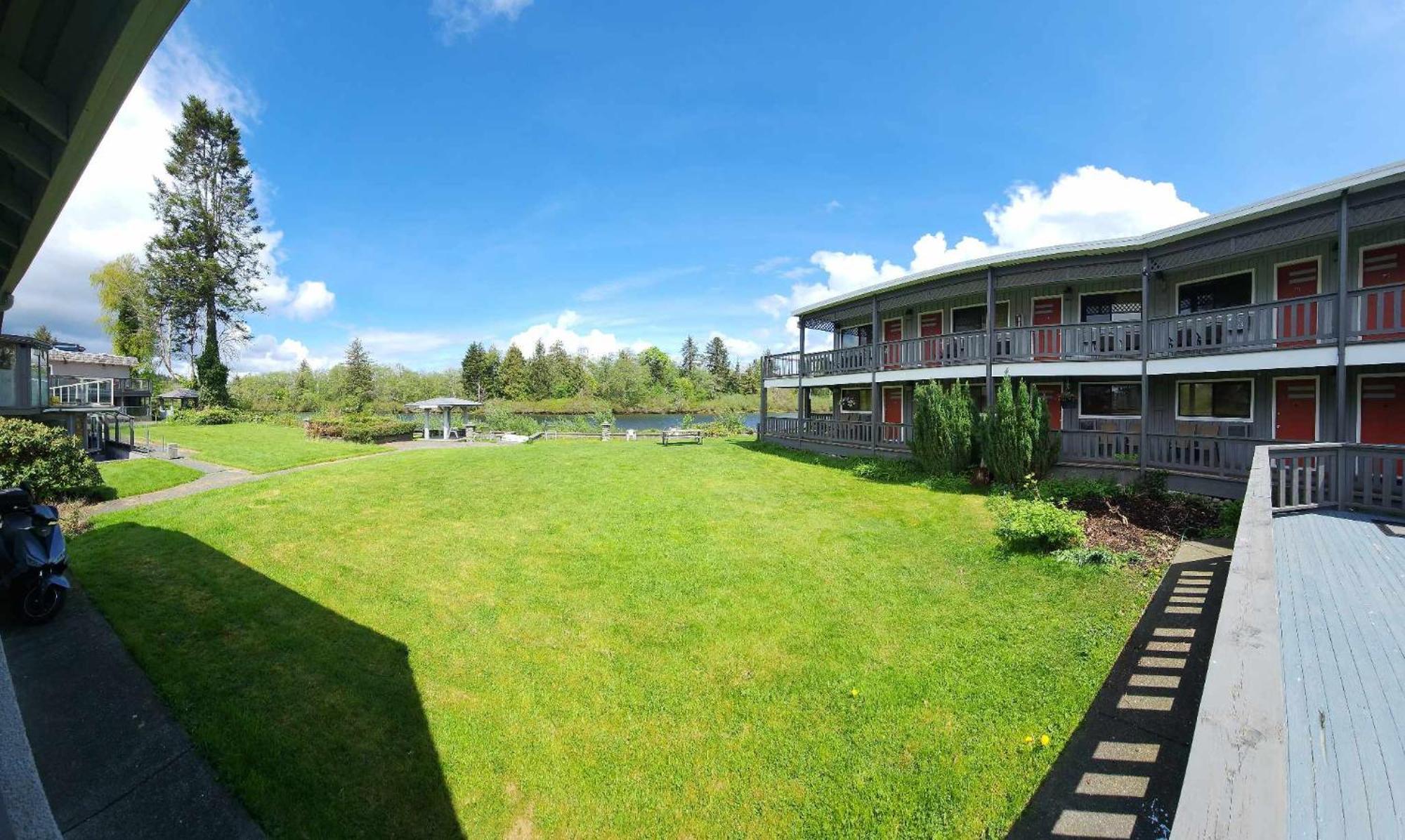 Campbell River Lodge Экстерьер фото