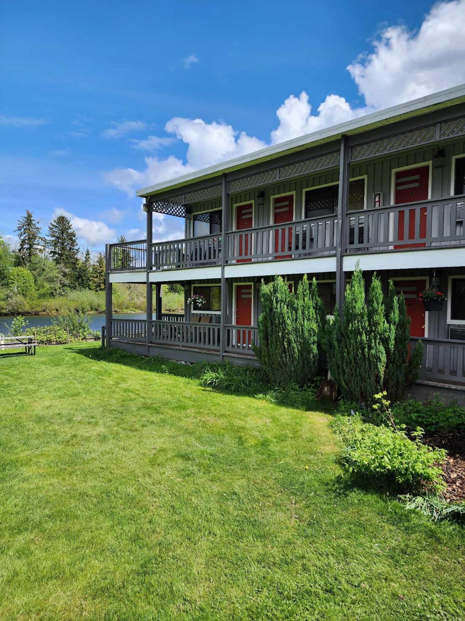 Campbell River Lodge Экстерьер фото