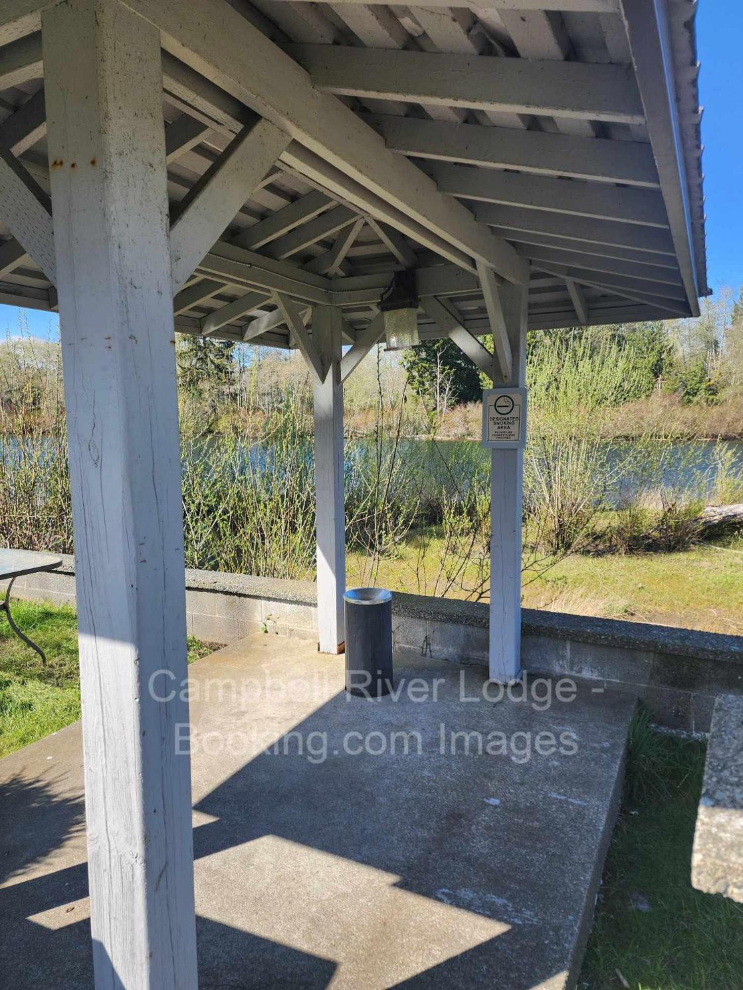 Campbell River Lodge Экстерьер фото