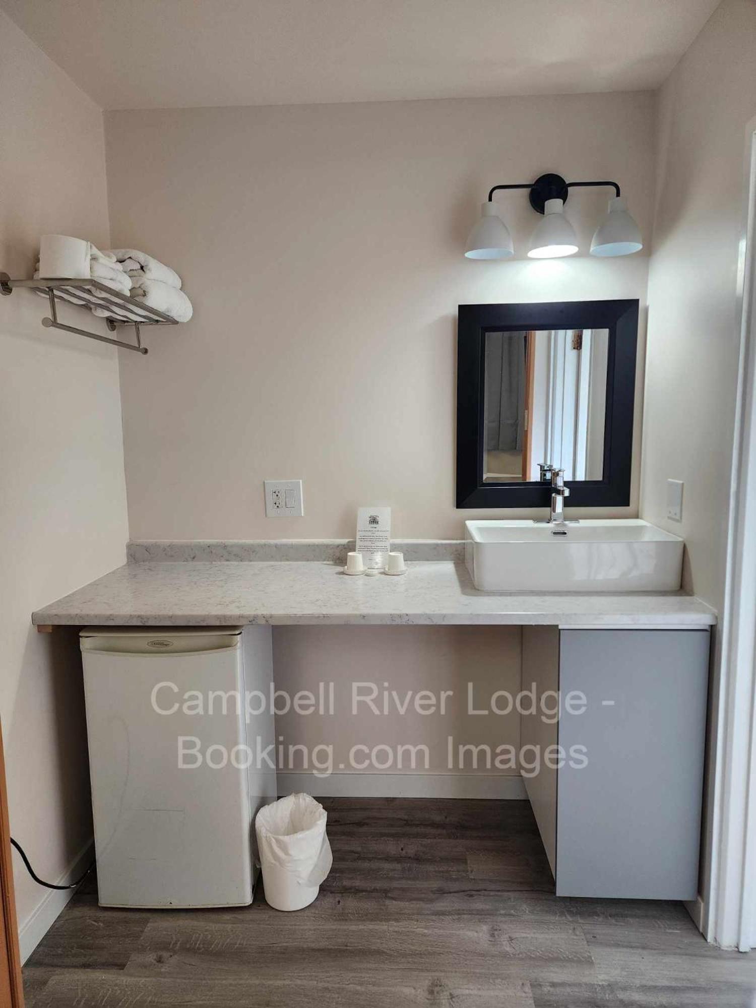 Campbell River Lodge Экстерьер фото
