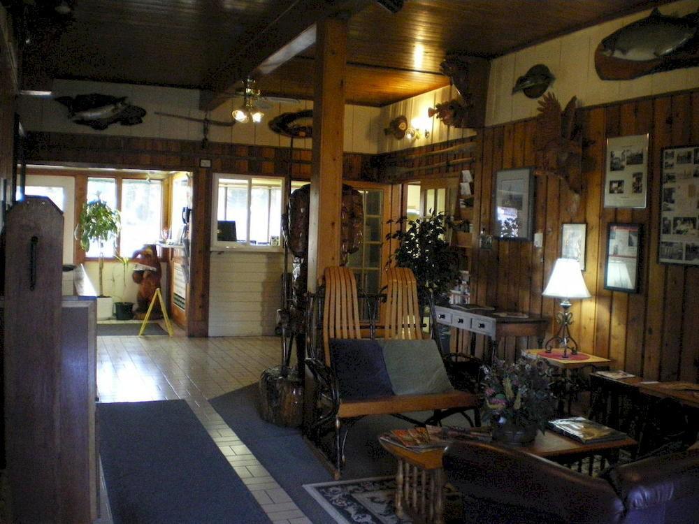 Campbell River Lodge Экстерьер фото