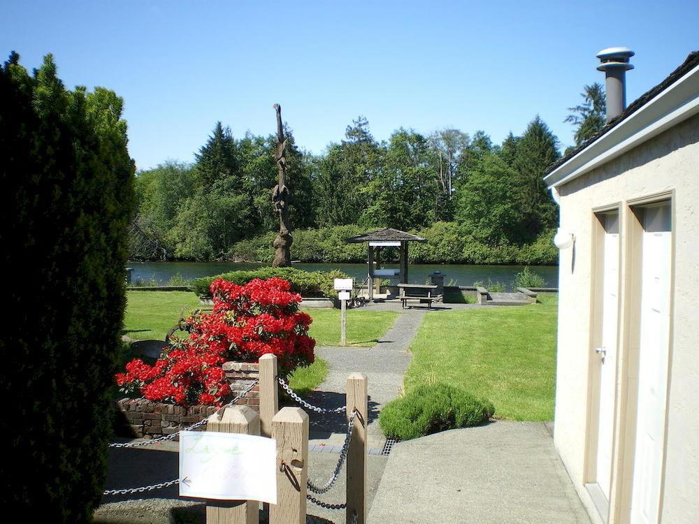 Campbell River Lodge Экстерьер фото