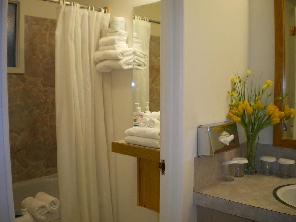 Campbell River Lodge Экстерьер фото