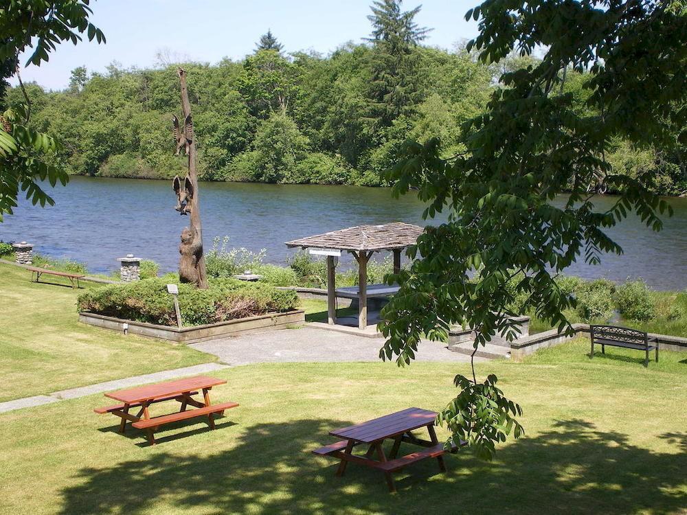 Campbell River Lodge Экстерьер фото
