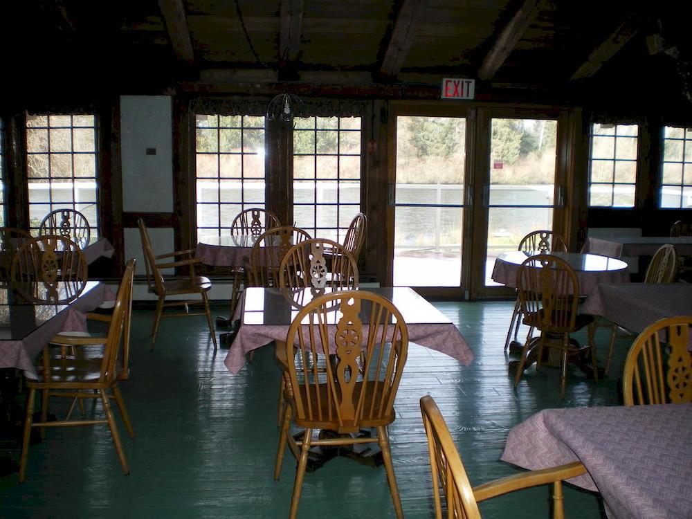 Campbell River Lodge Экстерьер фото