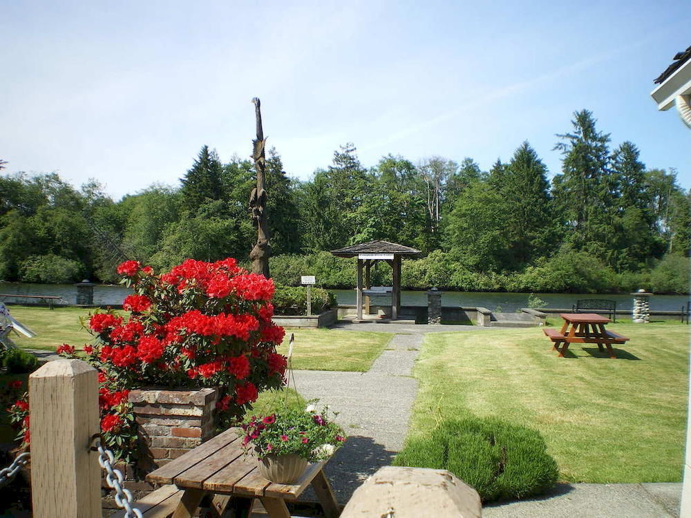 Campbell River Lodge Экстерьер фото