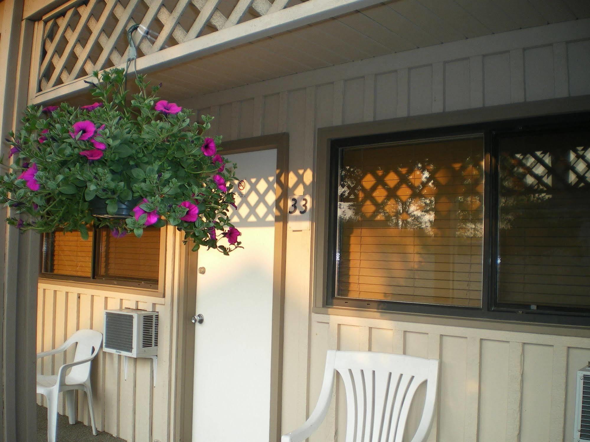 Campbell River Lodge Экстерьер фото