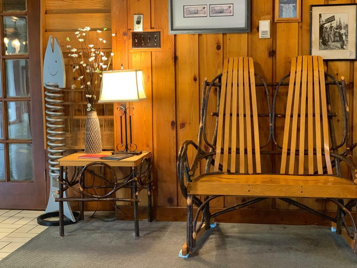 Campbell River Lodge Экстерьер фото
