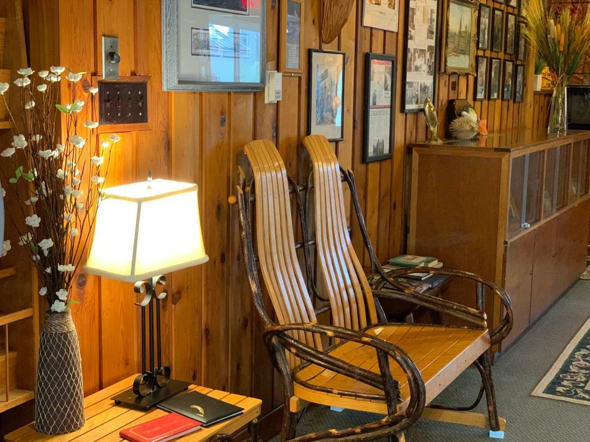Campbell River Lodge Экстерьер фото