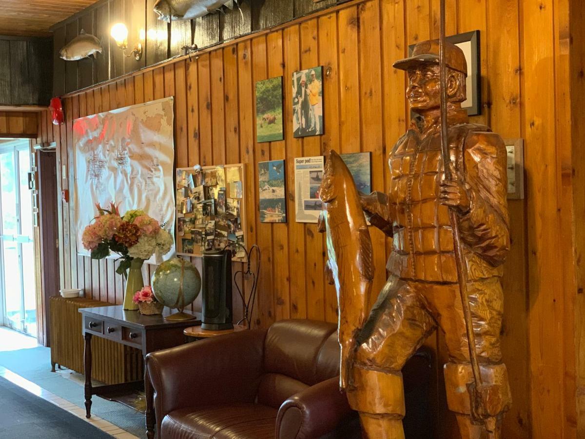 Campbell River Lodge Экстерьер фото